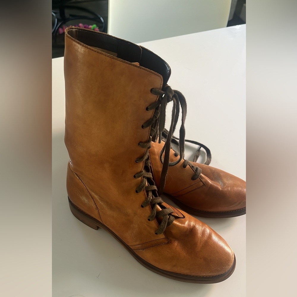 Butter soft leather !
These boots are a beautiful cognac color